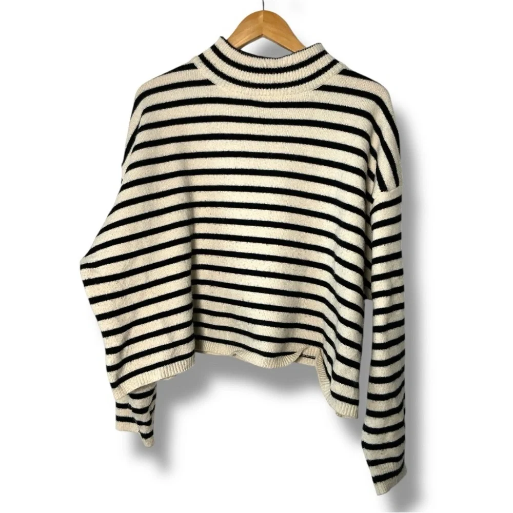 Cropped striped sweater - Picture 2 of 5